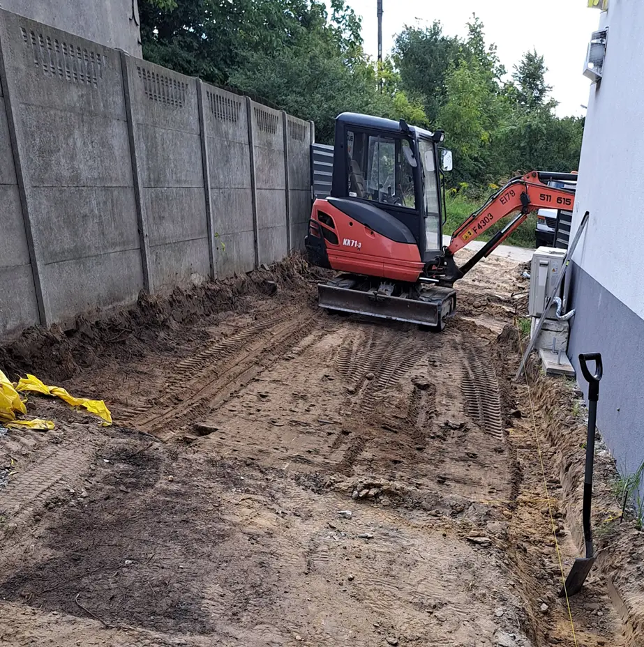 utwardzanie i wyrównywanie terenu - usługi minikoparką